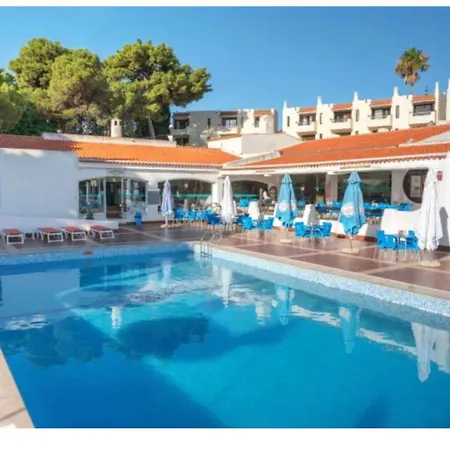 Air Conditioned 1 Bedroom Apt With Wi-fi & Patio. Apartman Albufeira