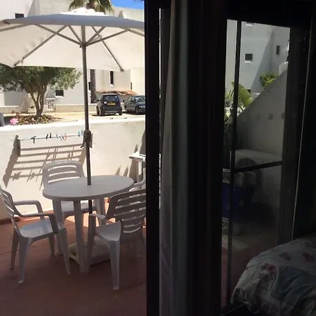 Air Conditioned 1 Bedroom Apt With Wi-fi & Patio. アルブフェイラ