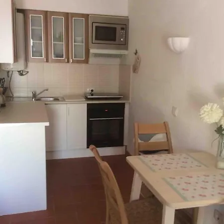 Air Conditioned 1 Bedroom Apt With Wi-fi & Patio. * アルブフェイラ